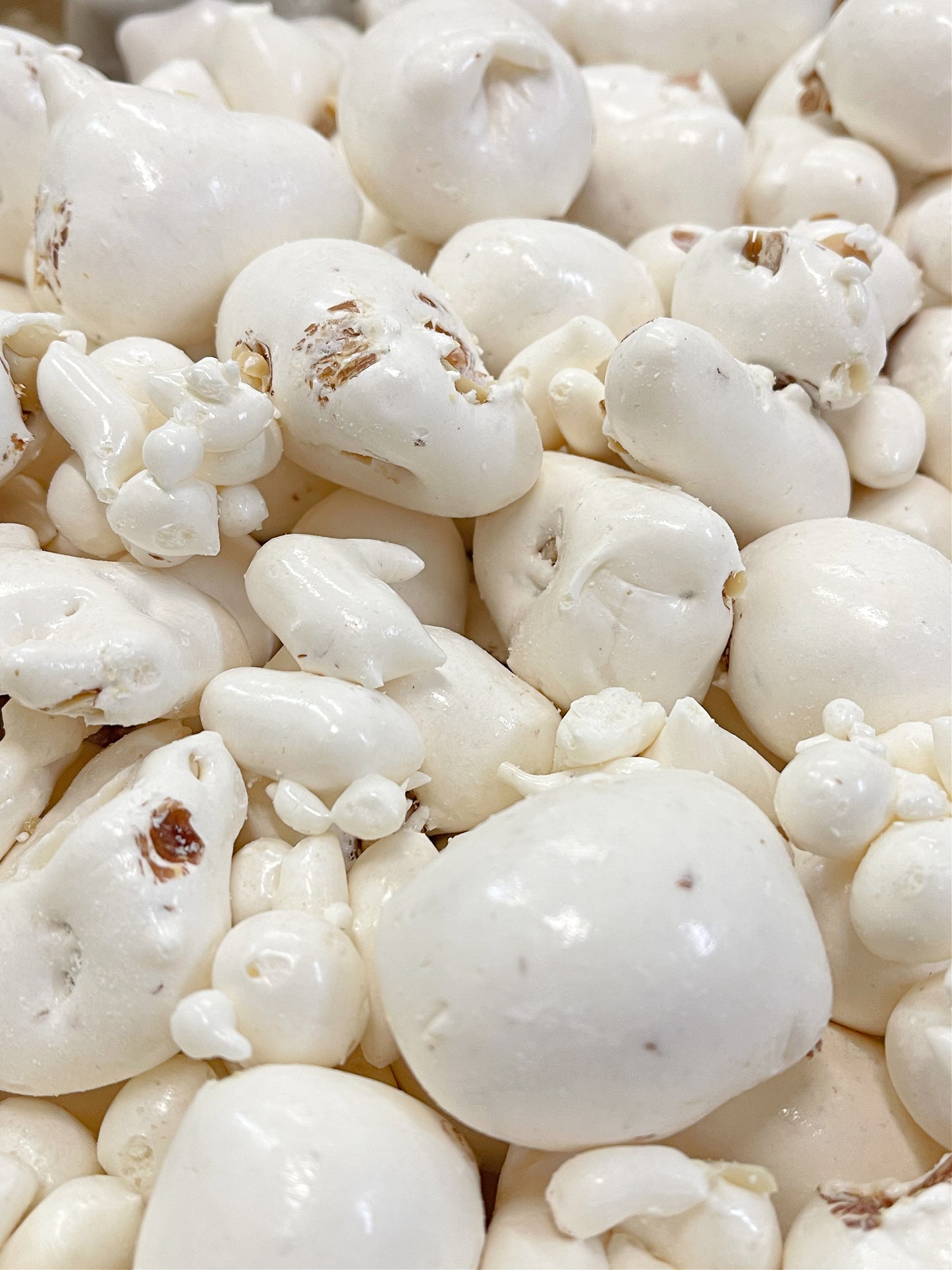 NOUGAT PUFFS - Peanut